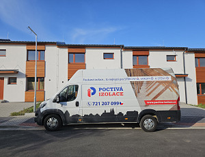 Zateplení stropu novostavby rodinného domu pomocí foukané izolace